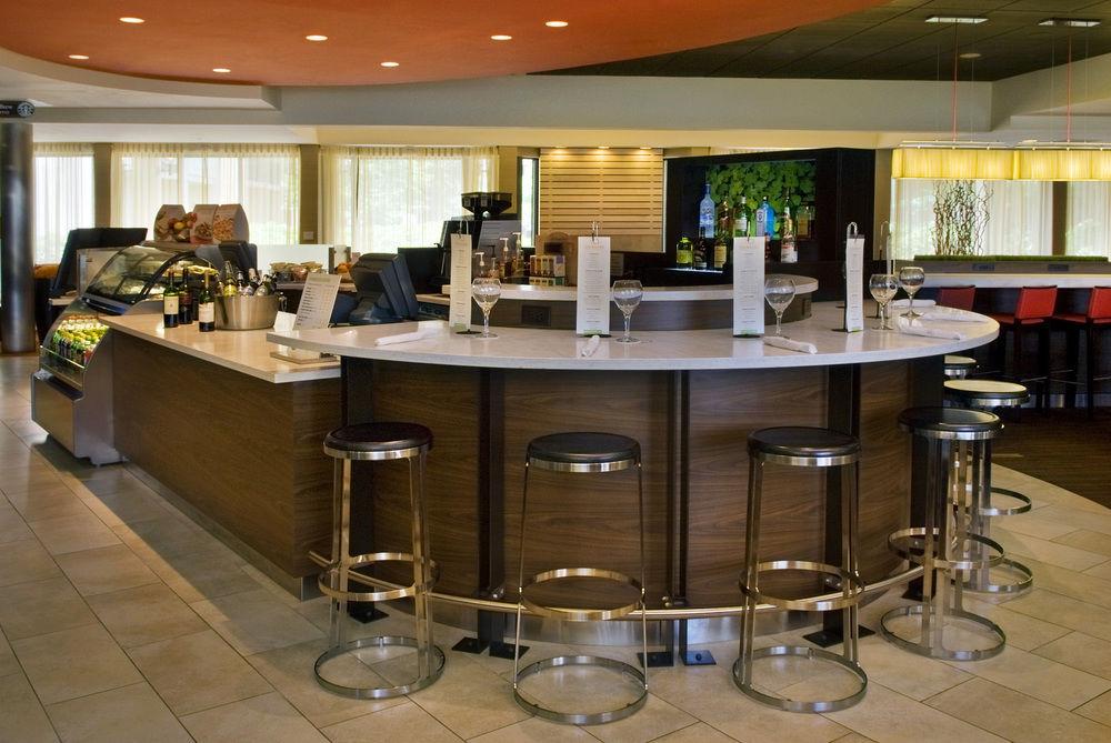 Hotel Courtyard Newark Liberty International Airport Extérieur photo