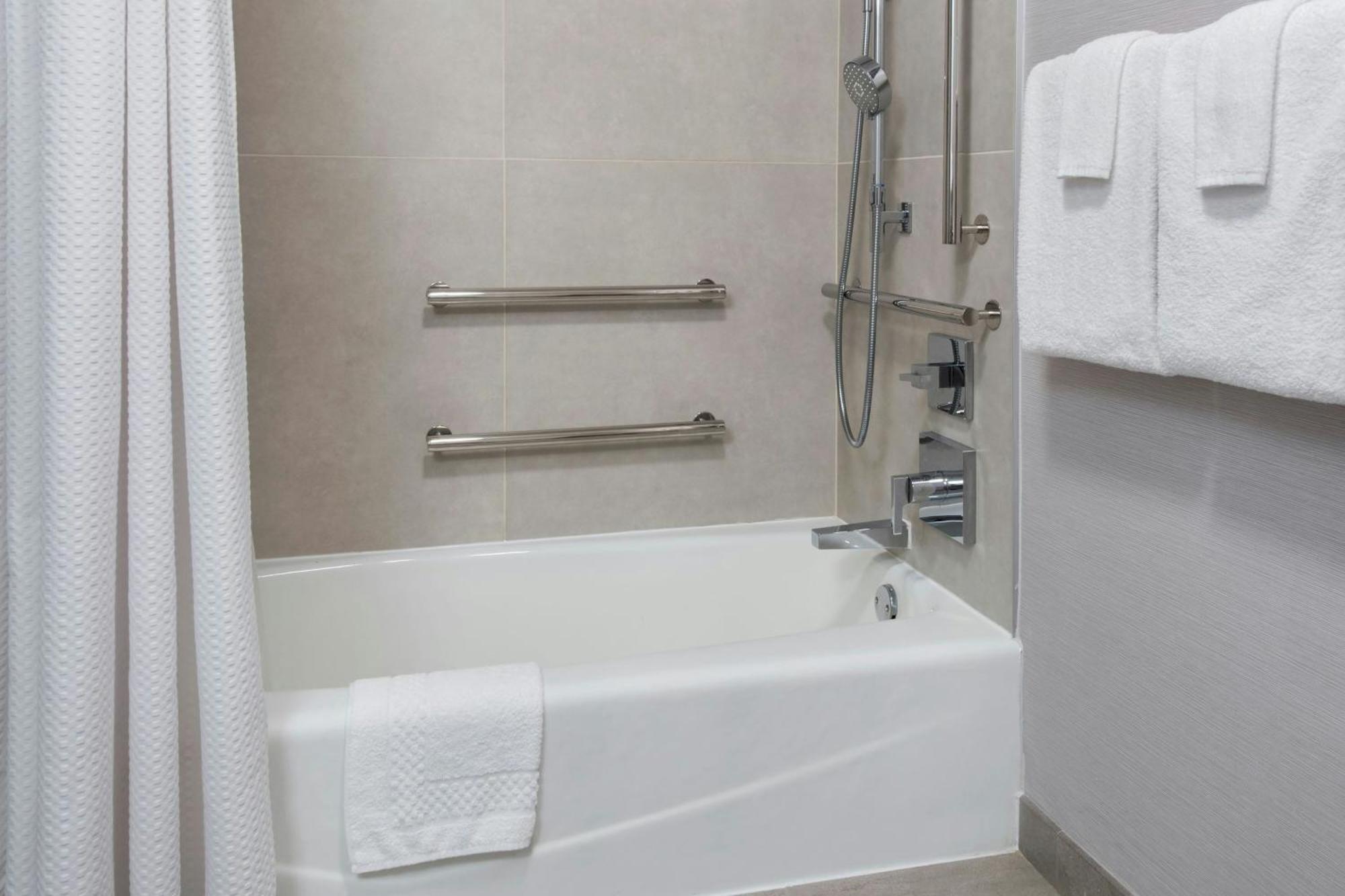 Hotel Courtyard Newark Liberty International Airport Extérieur photo