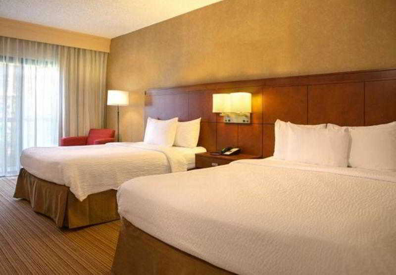 Hotel Courtyard Newark Liberty International Airport Extérieur photo